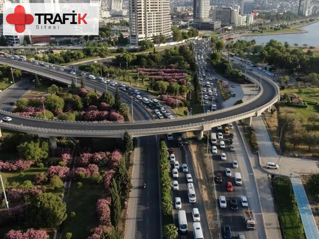 İzmir'de Trafikteki Araç Sayısı 1.98 Milyona Ulaştı, Artış Devam Ediyor
