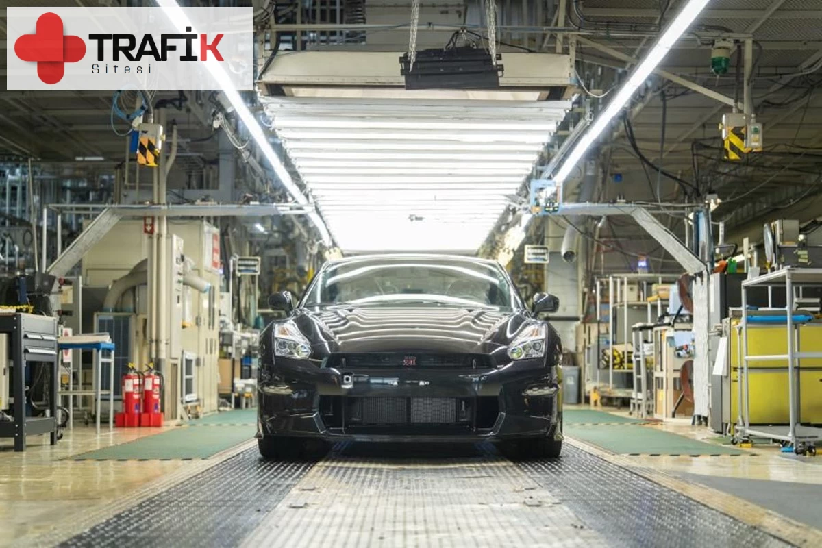 Nissan, efsanevi R35 GT-R modeline veda ederken, fabrika çalışanları duygusal bir kutlama gerçekleştirdi.